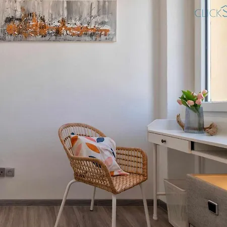 Apartment Tudor Flat Sea View With Wifi Unlimited, Next To The Sea *