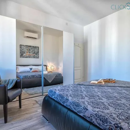 Apartment Tudor Flat Sea View With Wifi Unlimited, Next To The Sea *